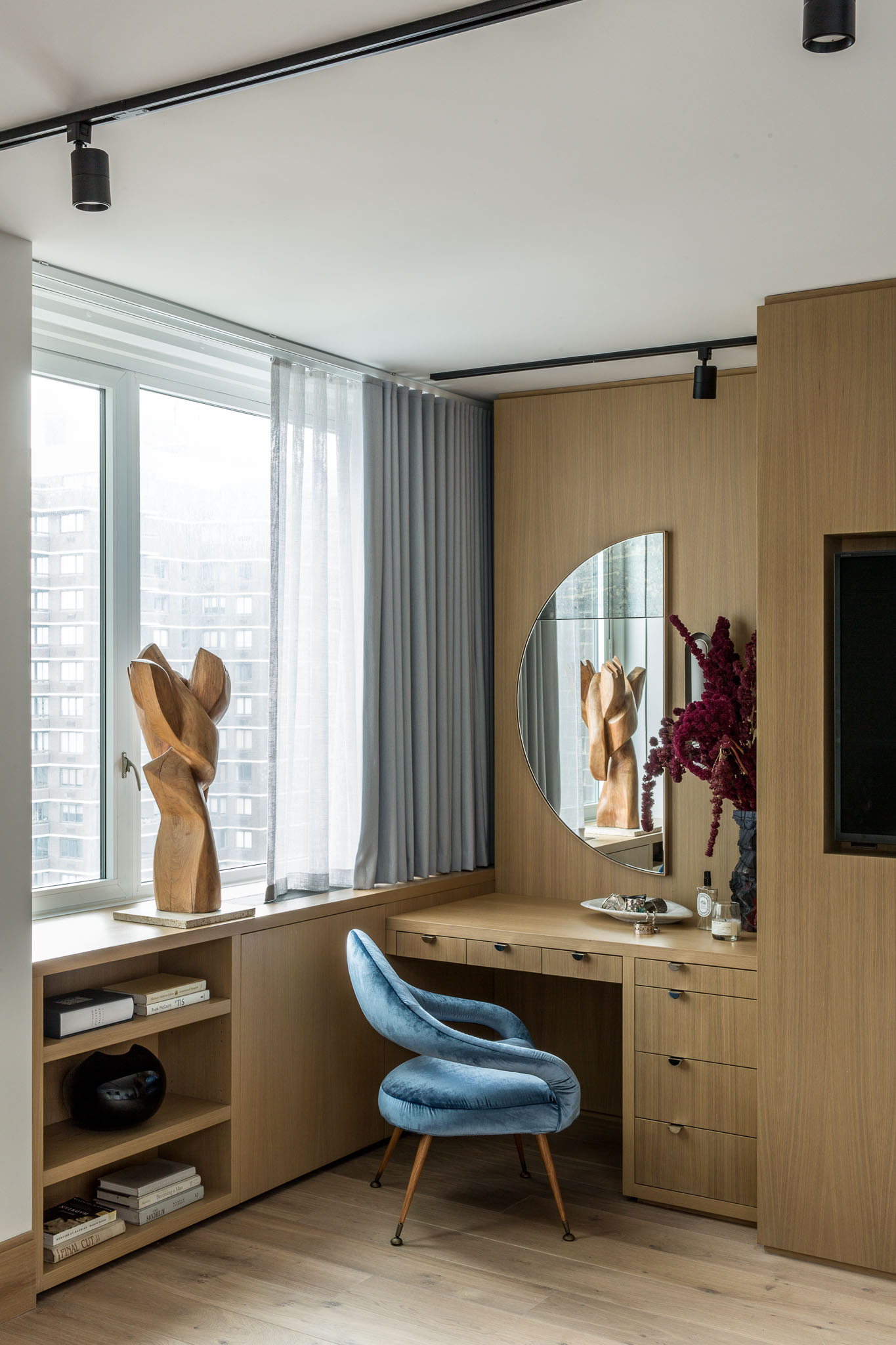 Columbus Circle Apartment, Designed by: Marc Houston, Photographed by: Sean Litchfield for Homepolish - Life-Styled.net
